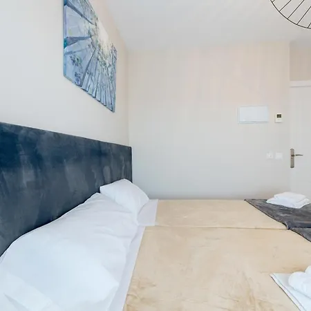 Residencia Deportiva Rozarossa 호텔 에스테포나