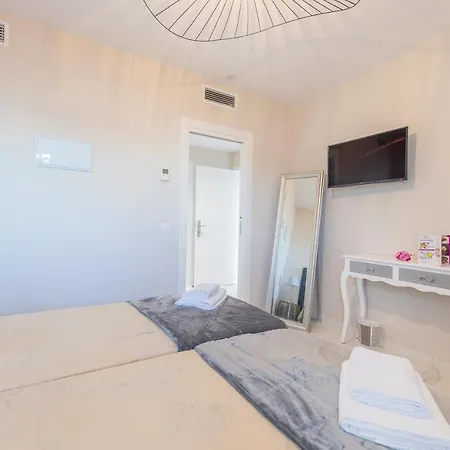 Residencia Deportiva Rozarossa 호텔 에스테포나